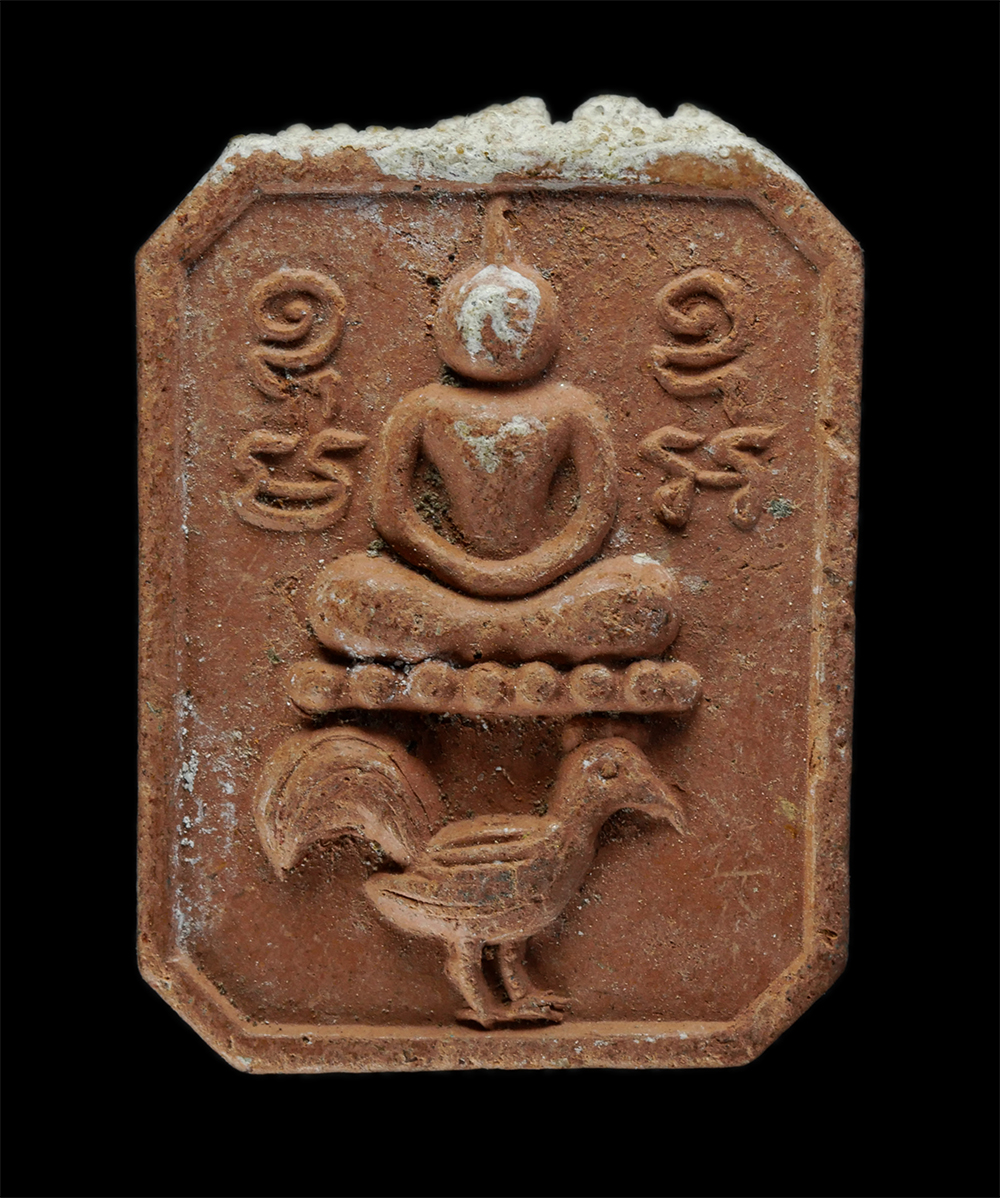 31Jul24 (76)p.jpg - พระพิมพ์หลวงพ่อปาน ทรงขี่ไก่ หลังยันต์เกราะะเพชร เนื้อดิน อุดผง | https://kamulet.in.th